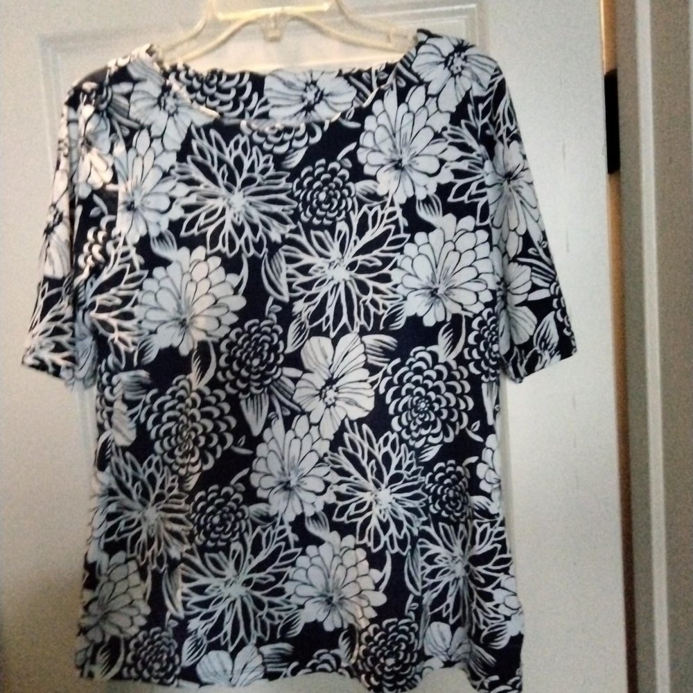 Talbots Navy Blue and White Floral Top with Scalloped Neckline XS Petite NWOT